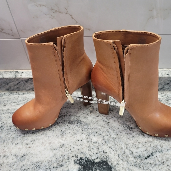 COPY - VINCE CAMUTO NEVVINA BOOTIE - Picture 7 of 7